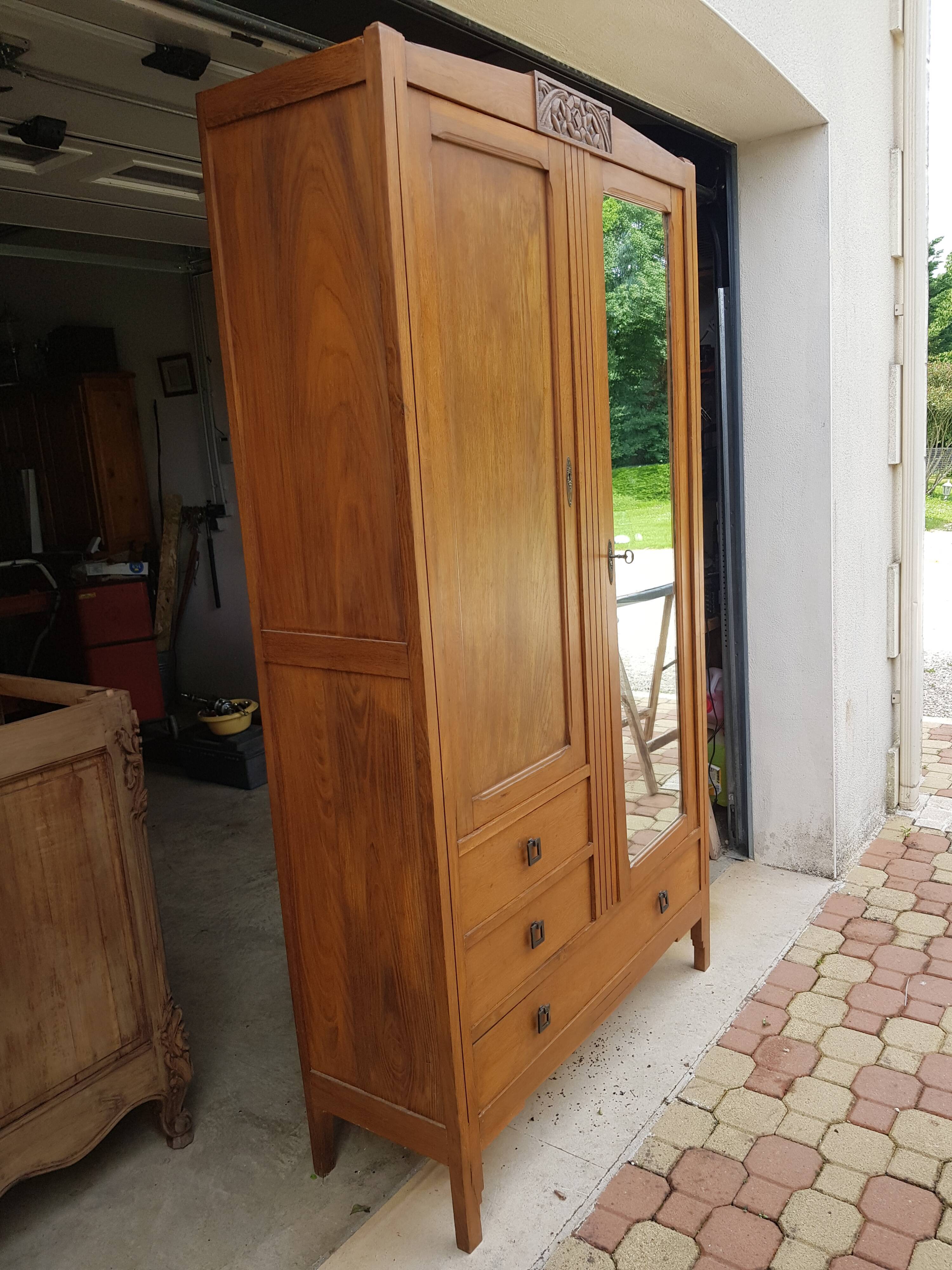 Armoire parisienne vintage