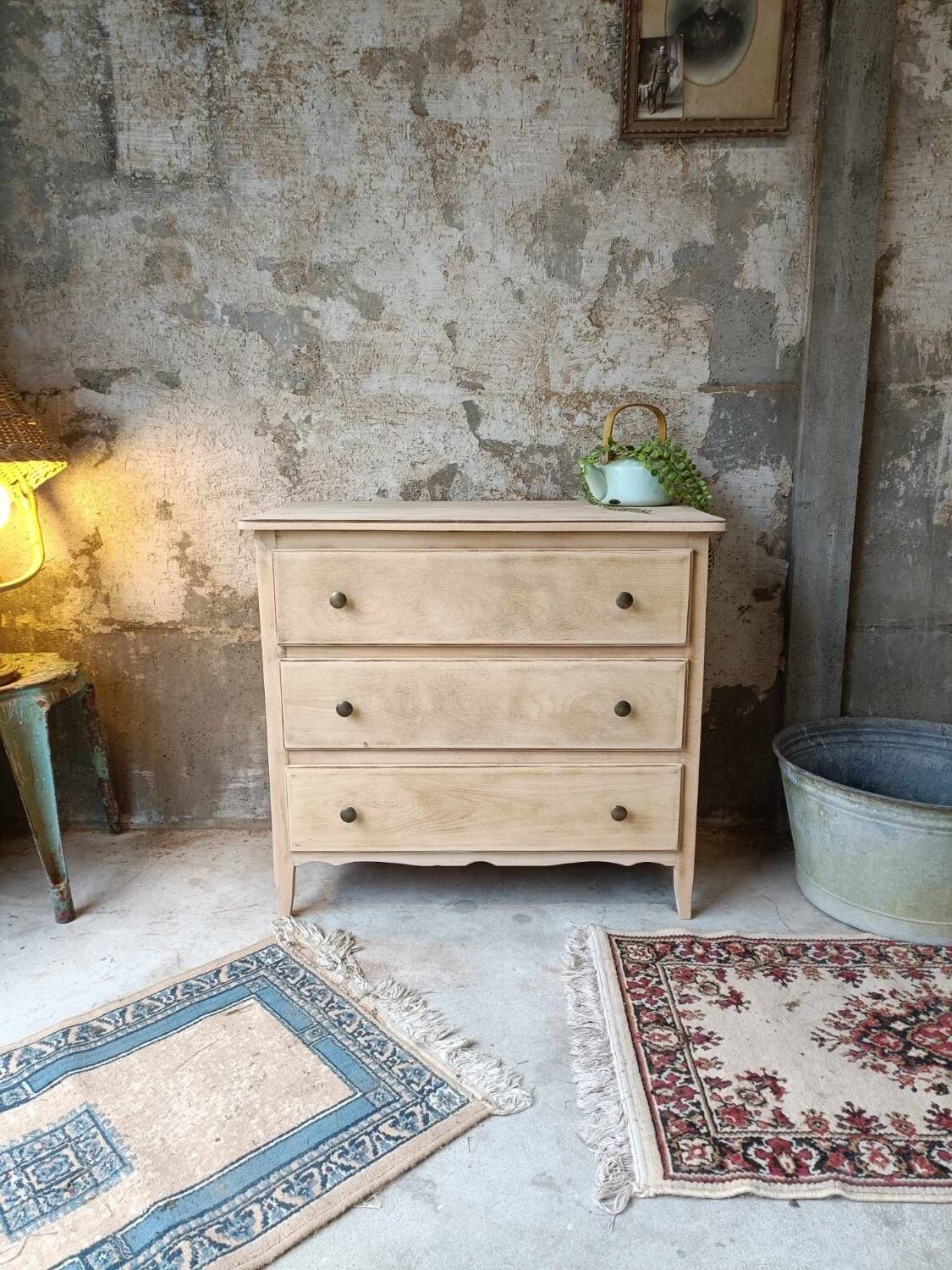Wooden chest of drawers