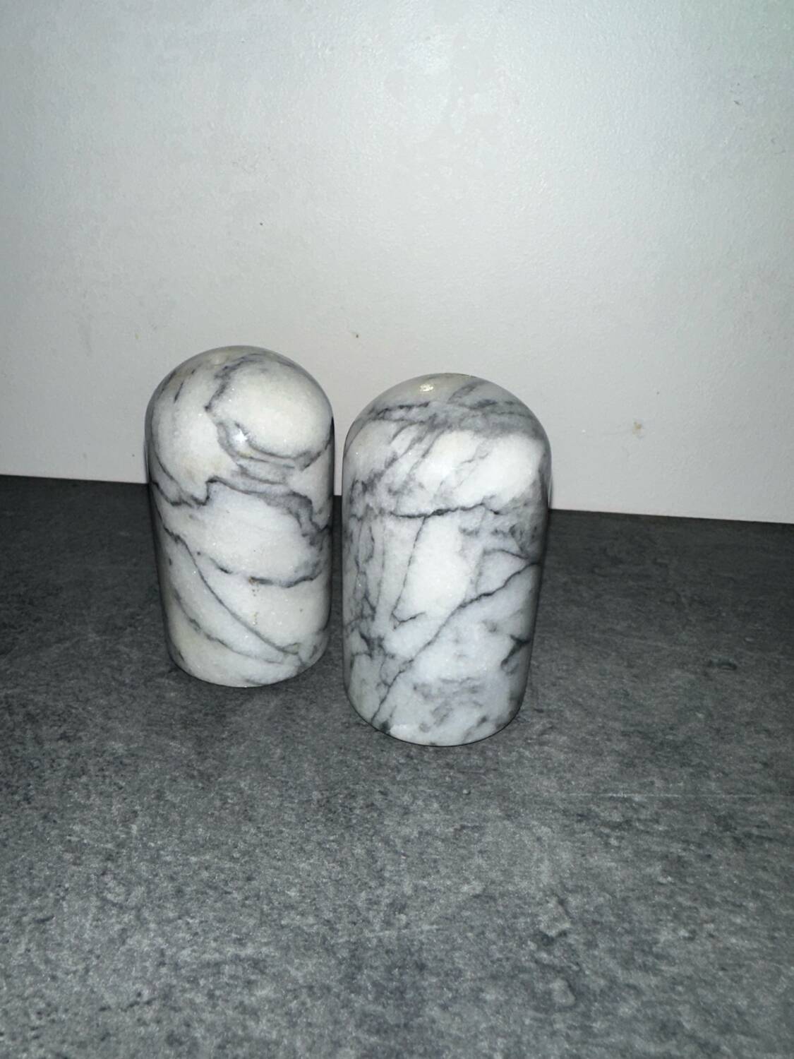 Salière et poivrière en marbre de Crrare