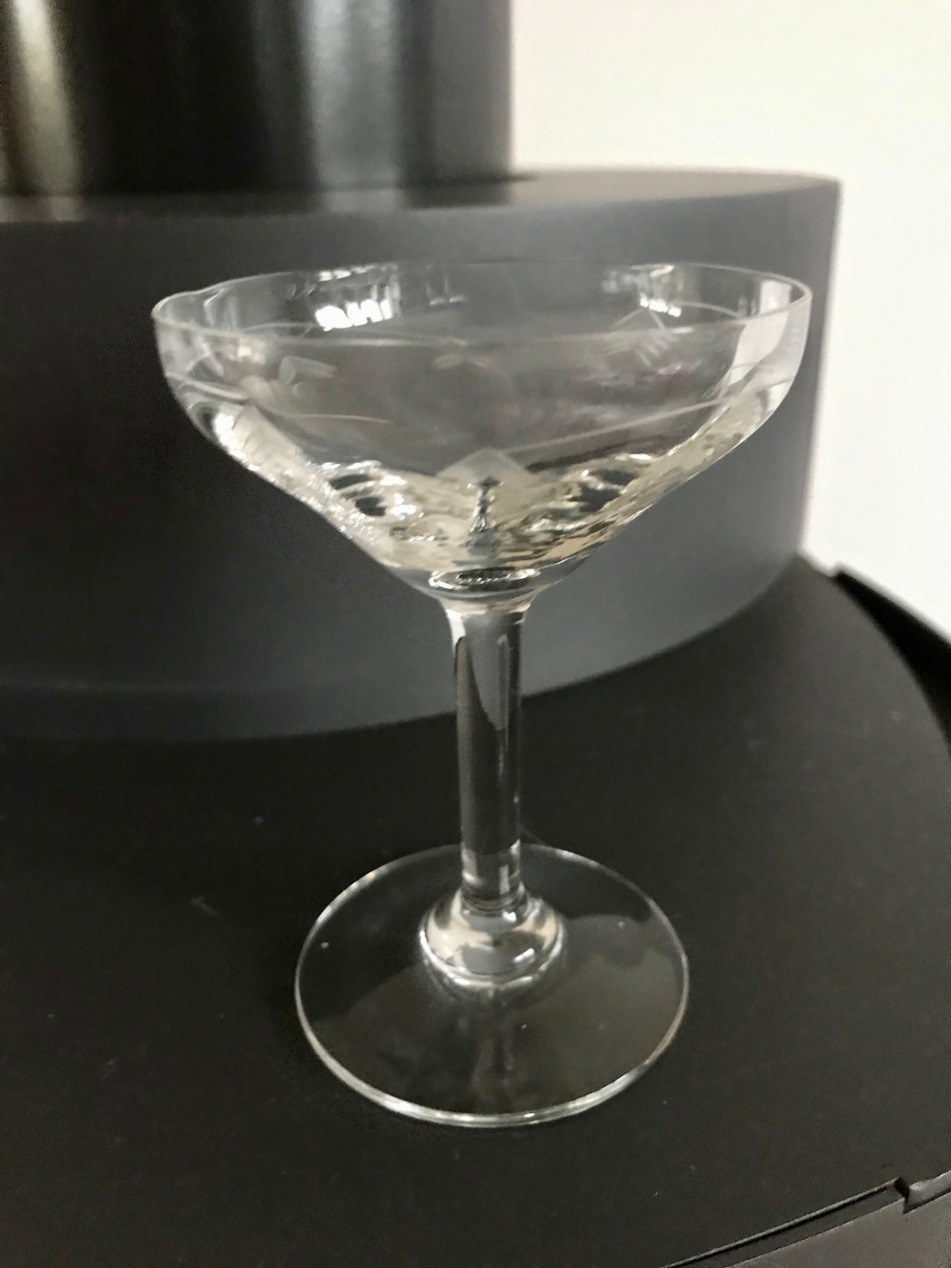 Set of 9 champagne coupettes engraved 40-50 years
