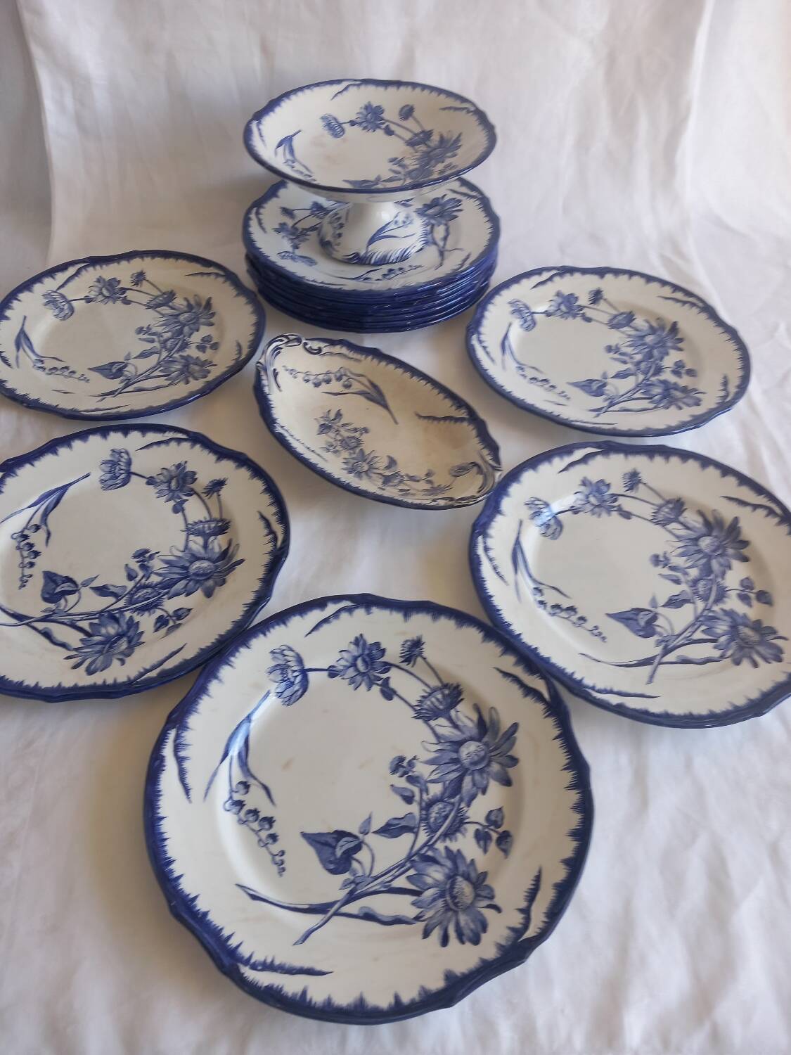 Elegant antique set in fine porcelain from Creil &
