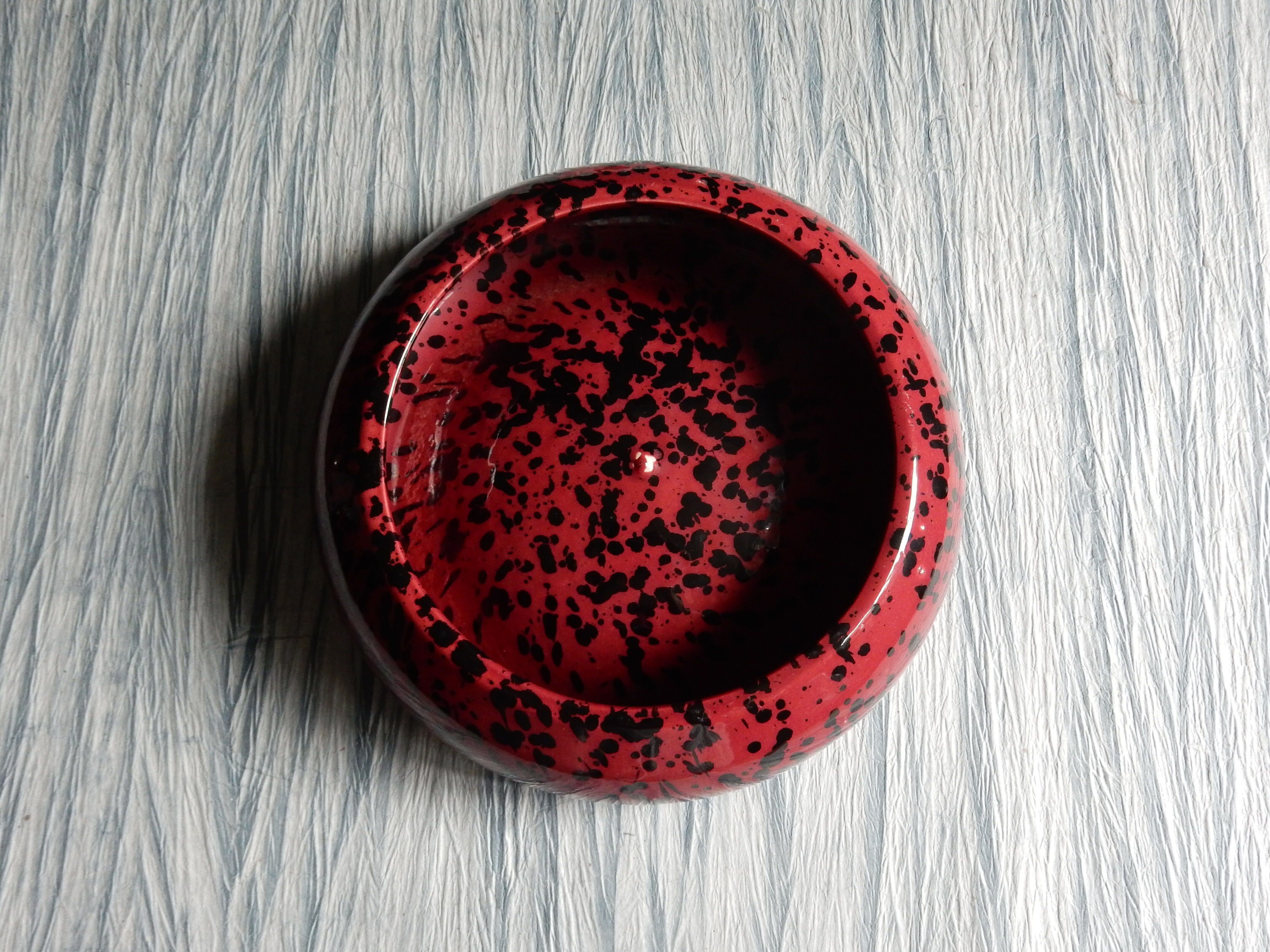 void round ceramic pocket from the 80s