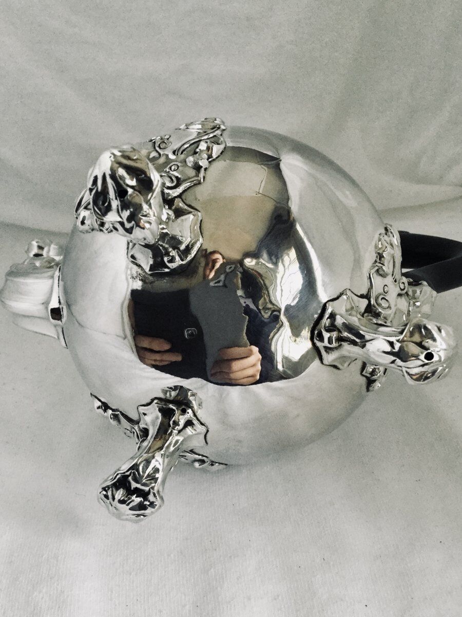 Selfish teapot silver