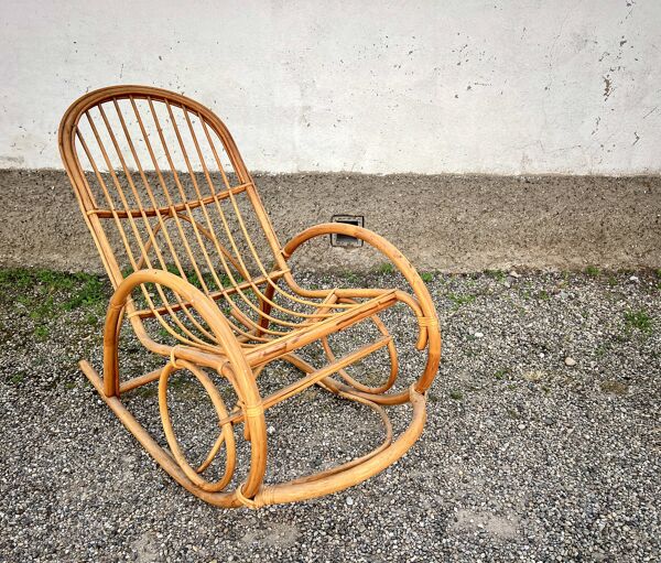Fauteuil à bascule en rotin adulte – très bon état