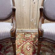 Paire de fauteuils cabriolets Louis XVI dossier médaillon