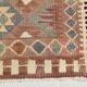 Tapis runner vintage kilim, tons rouges et beiges, motifs géométriques
