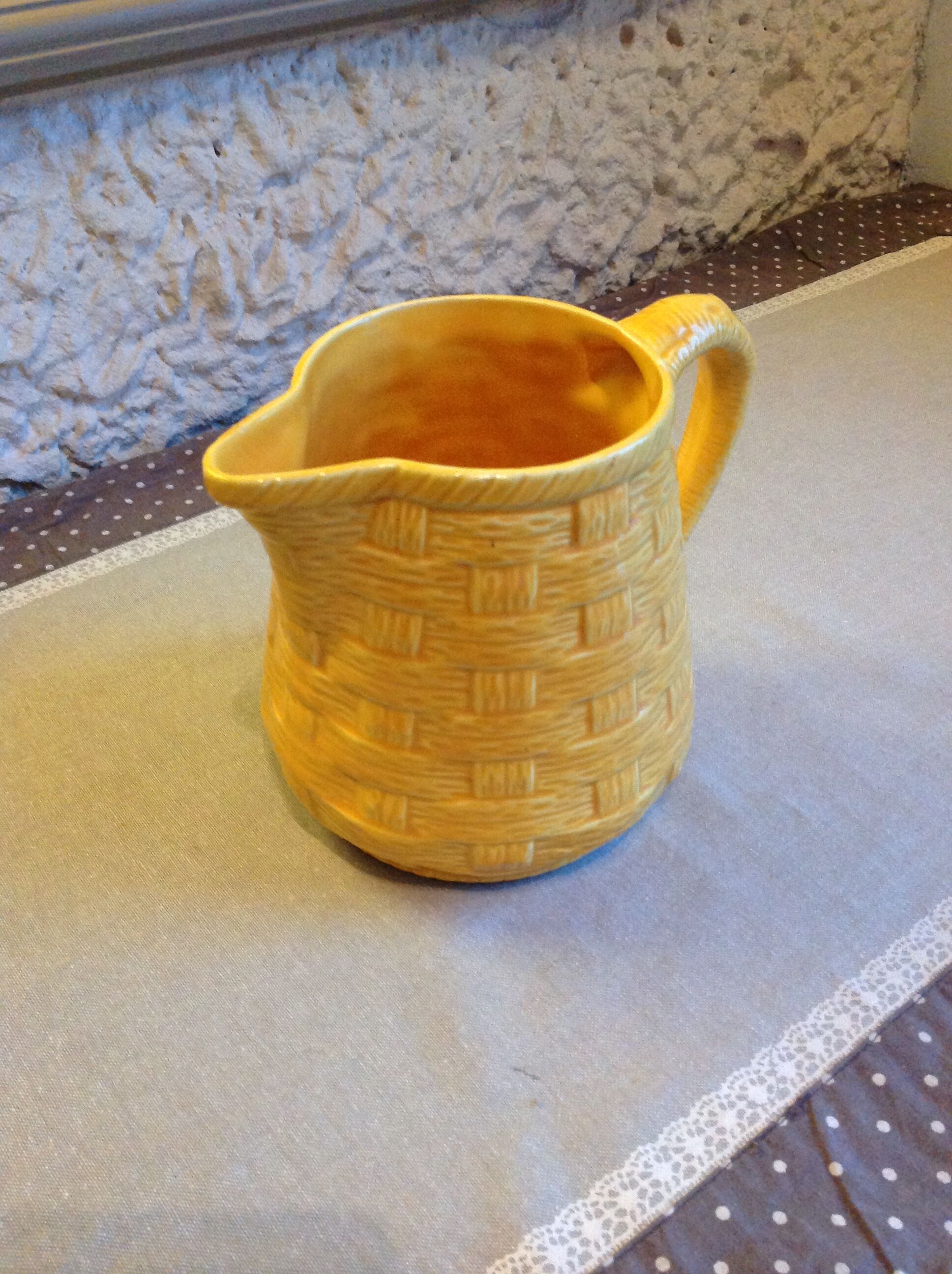 Yellow pitcher Sarreguemines Digoin vintage 60s slip