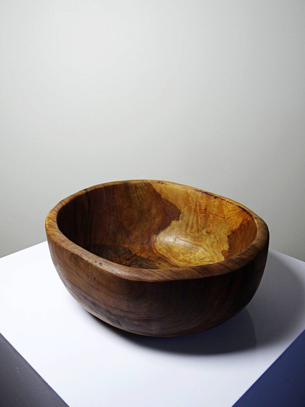 Large turned monoxyle olive wood bowl, 1950s-1970s.