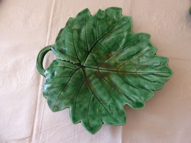 Set of 3 dishes in the shape of a ceramic leaf 1960