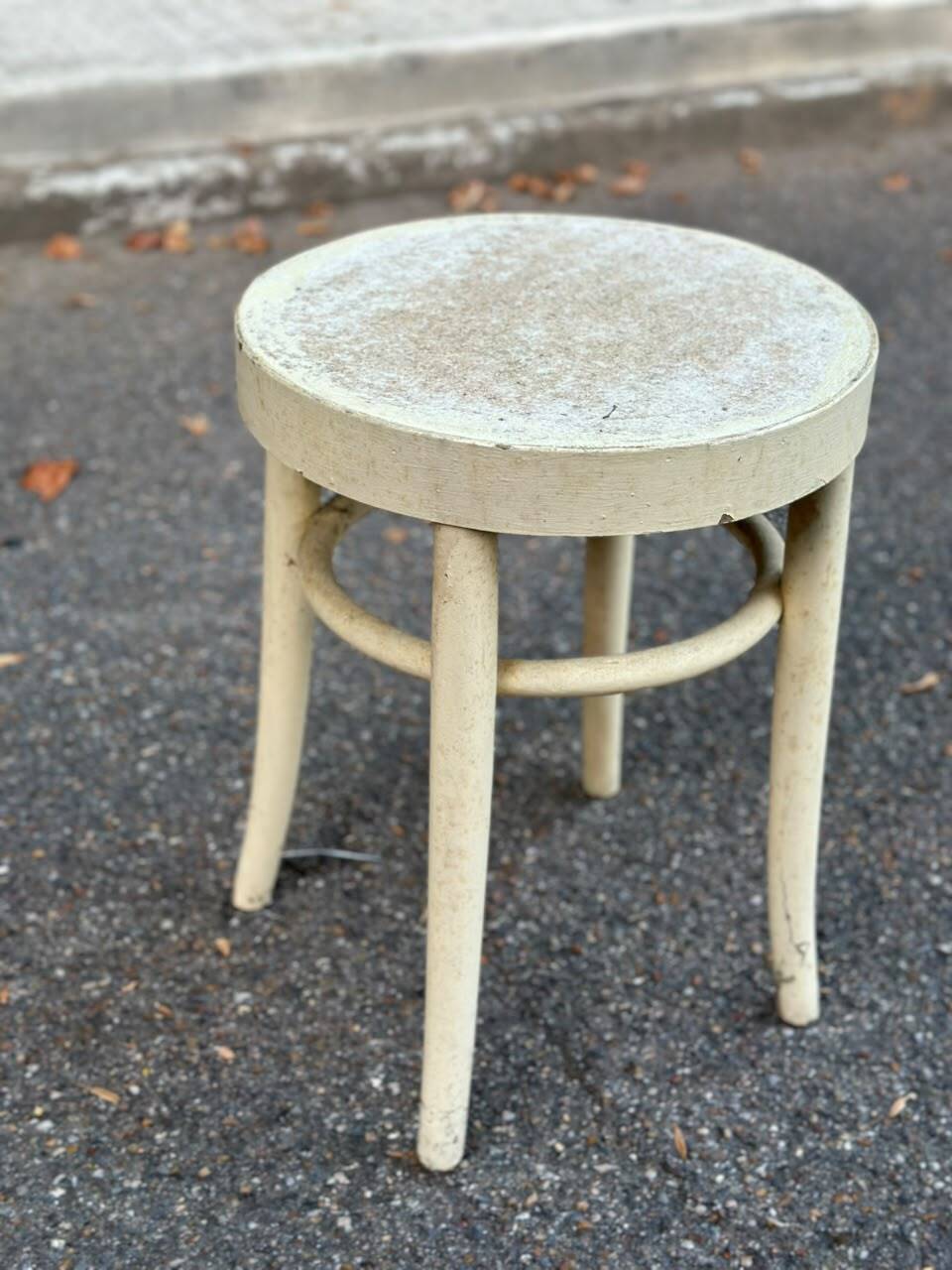 Tabouret rond vintage en bois courbe style bistro