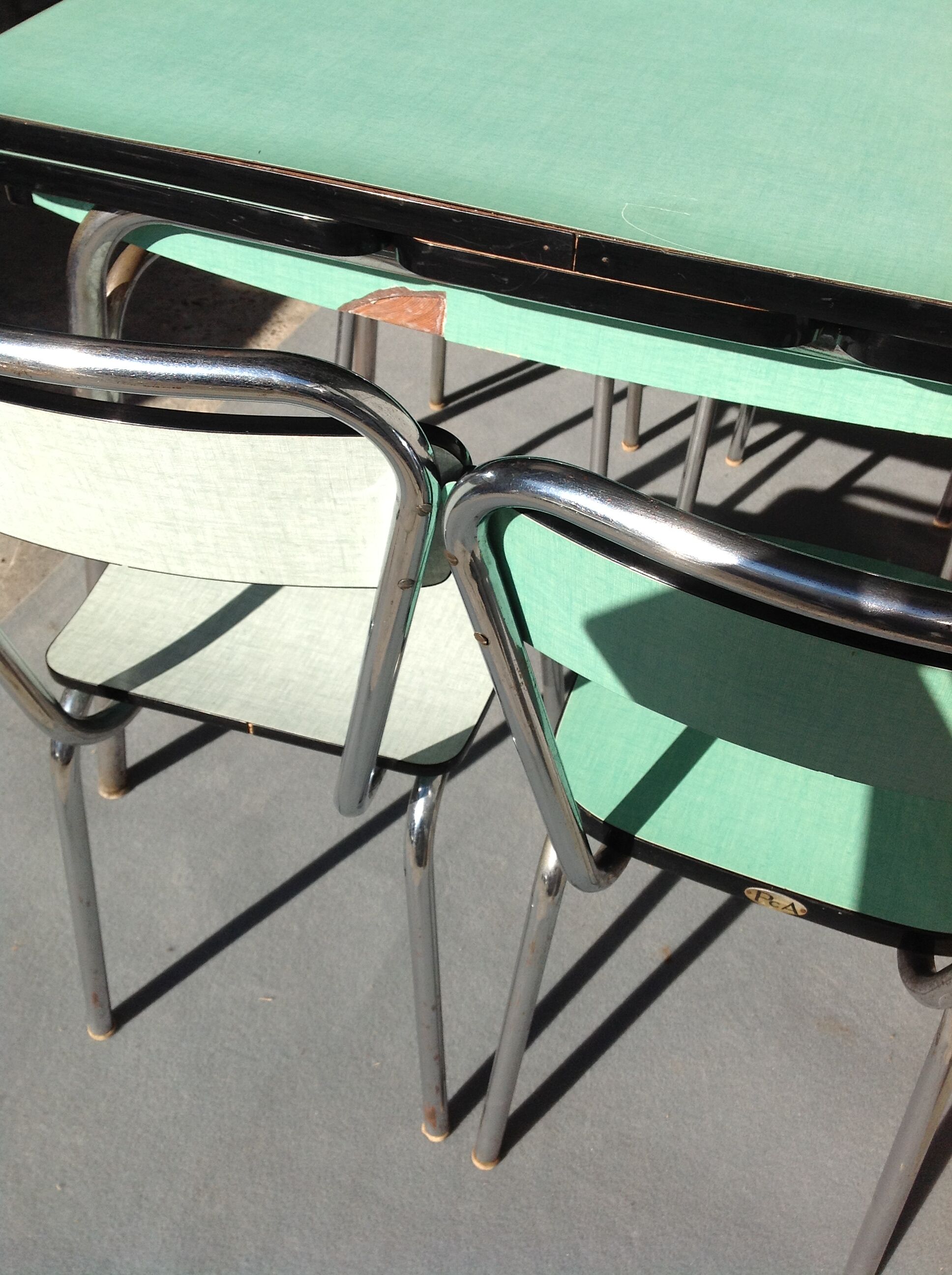 Table formica et ses 4 chaises vert menthe