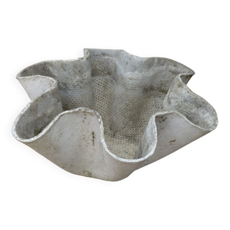 Cement corrugated garden basin 1950