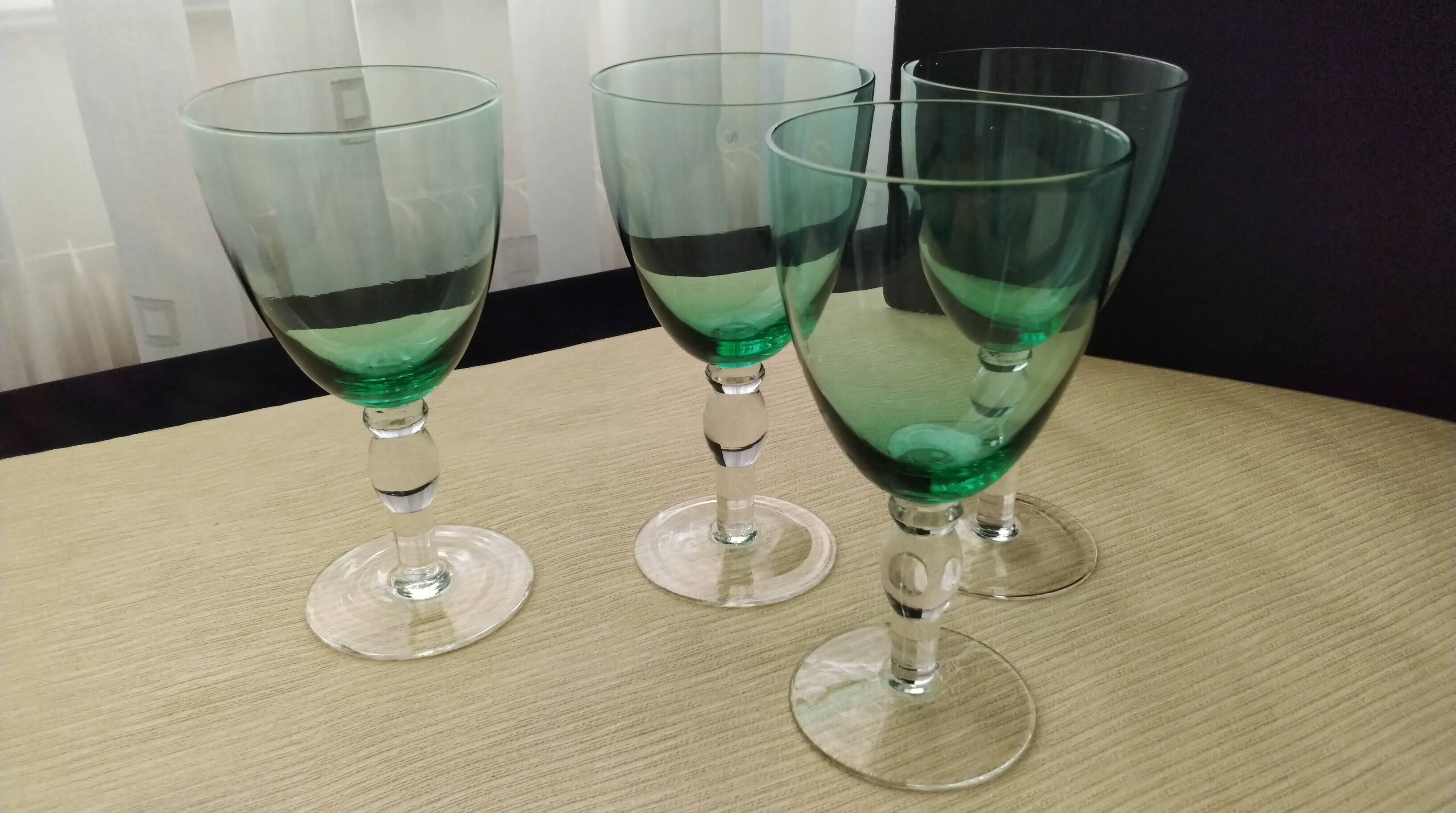 4 Water glasses or large wine glasses in green glass