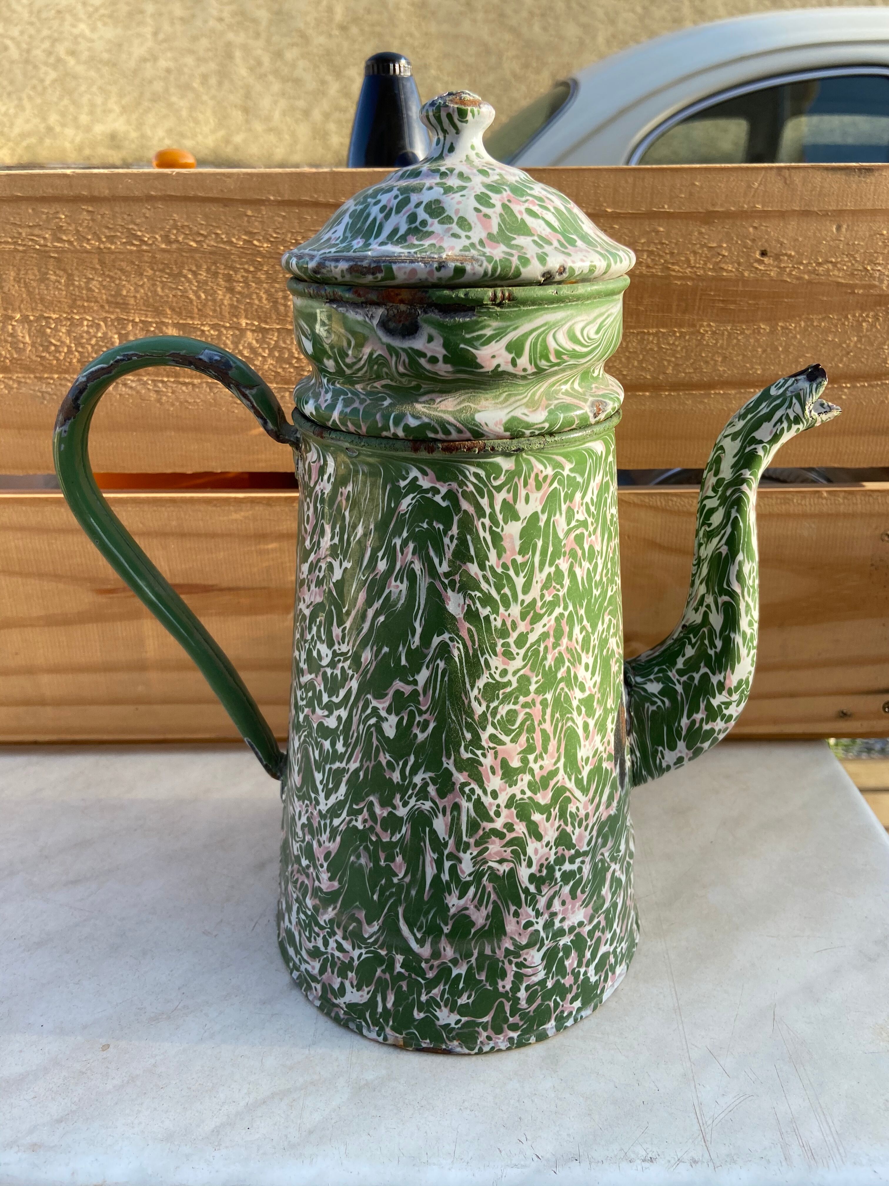 Old enamelled coffee maker