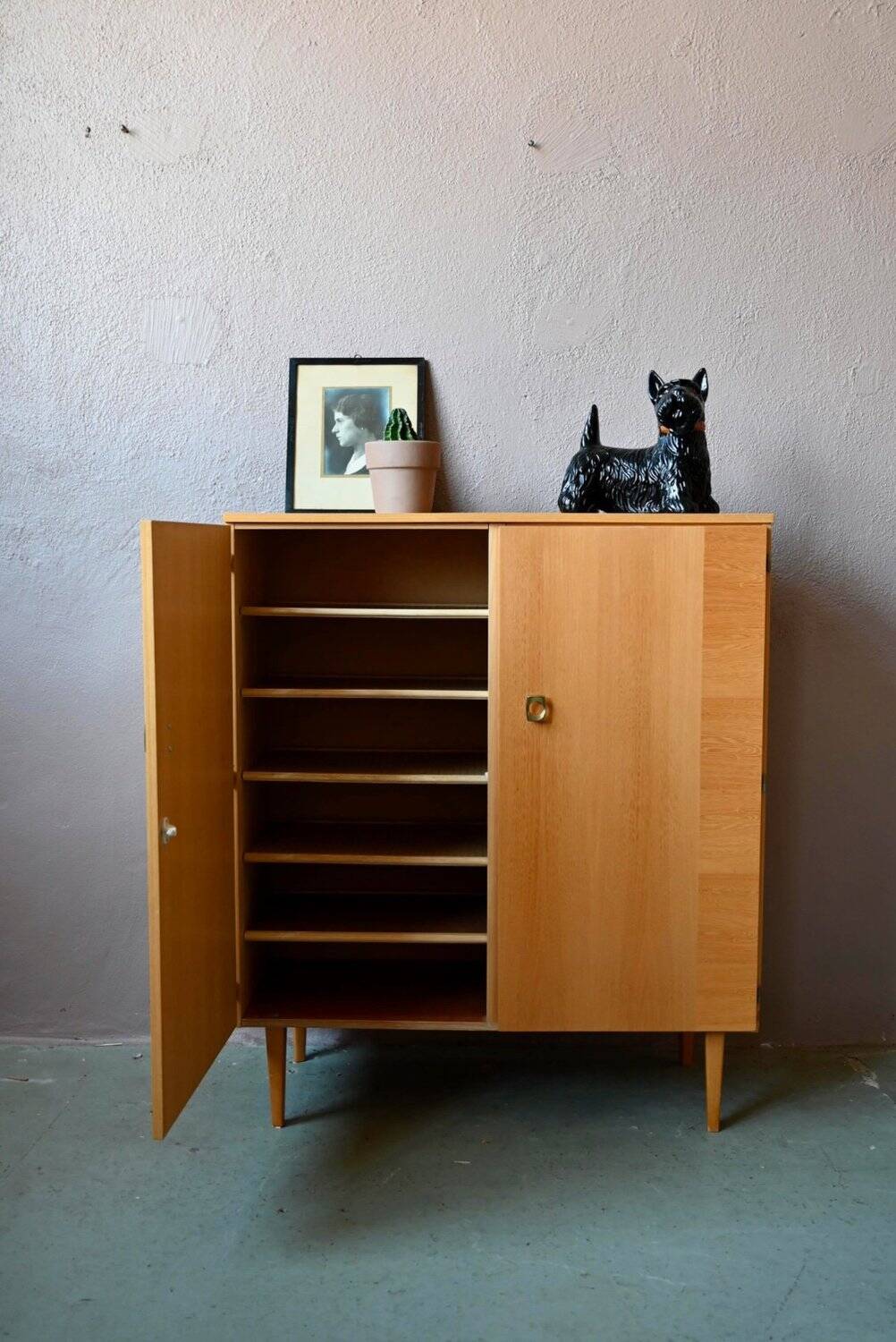 Vintage 1960s shoe cabinet in light wood and chrome metal.