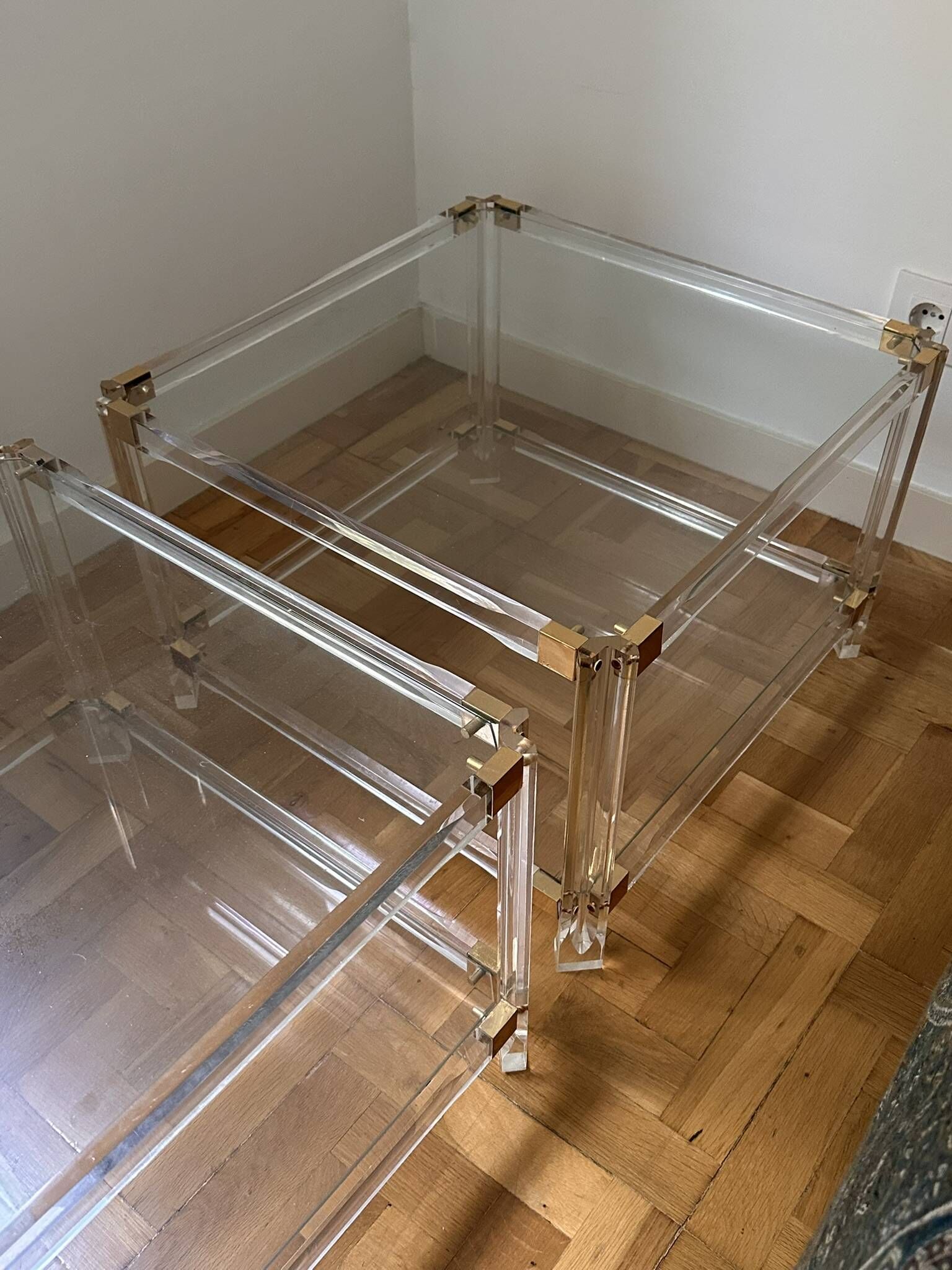 2 bout de canape plexi laiton et verre  circa 1970