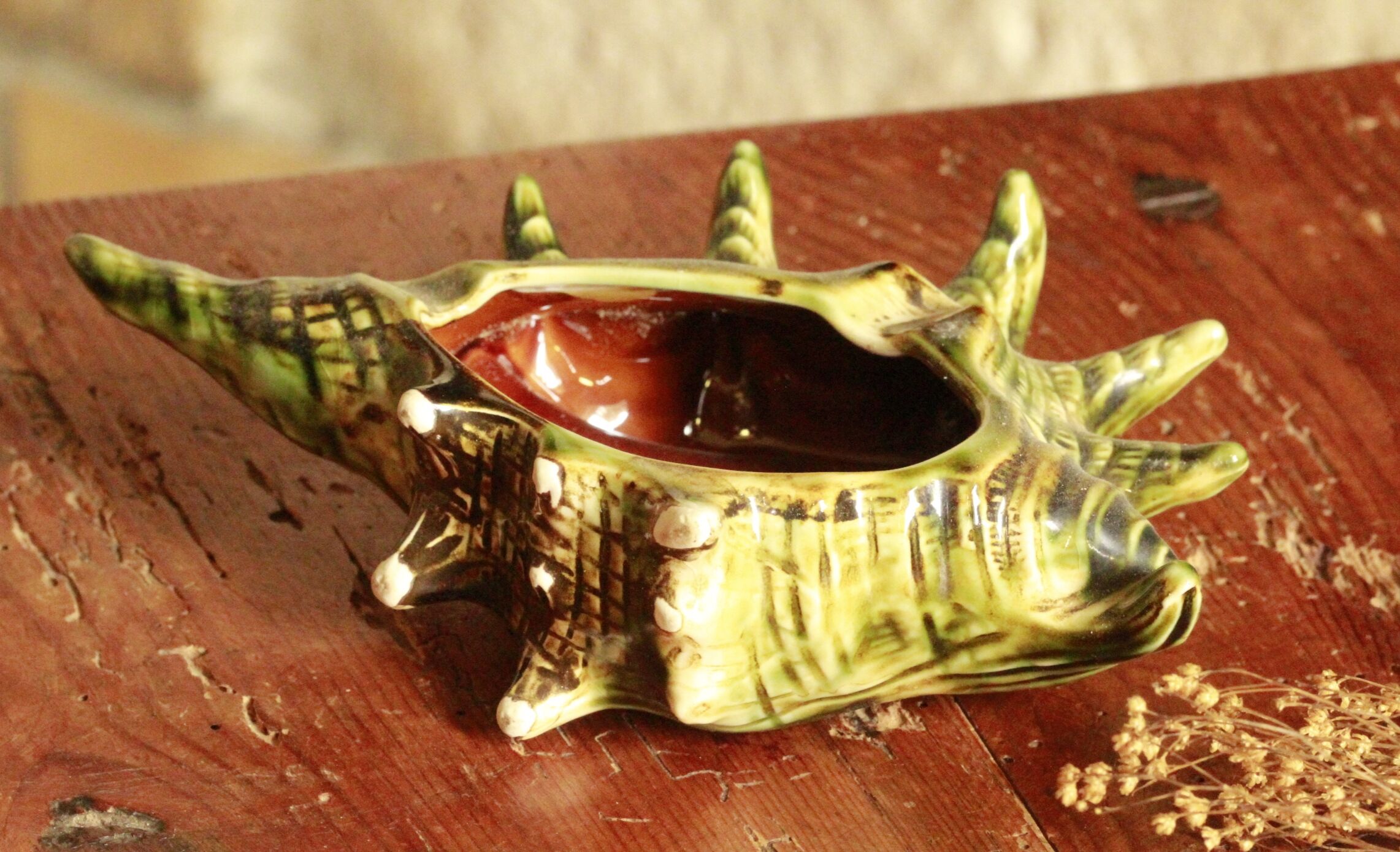 Empty ceramic shell pocket