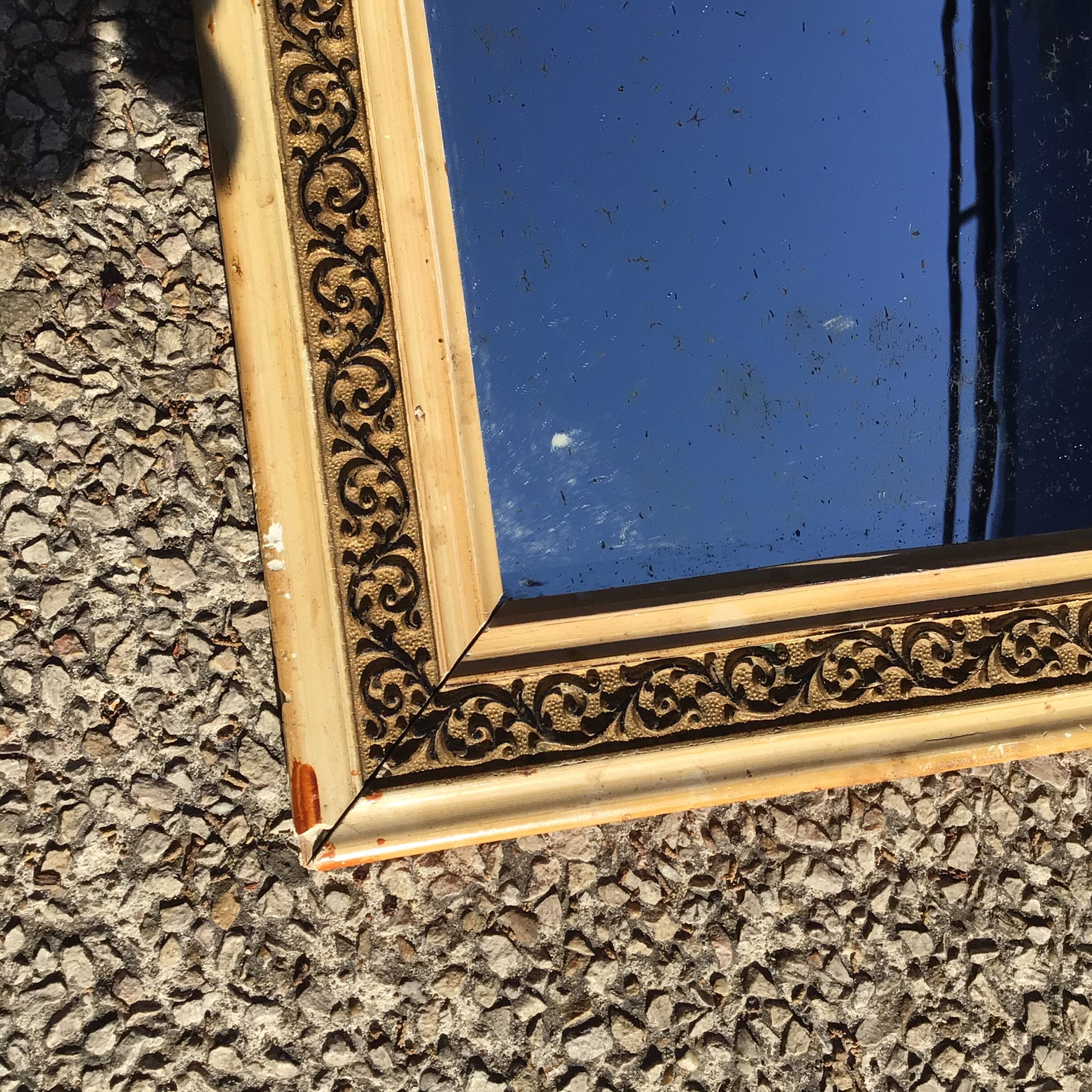 Wooden mirror 28x33cm
