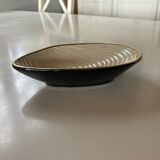 Shell-shaped cup