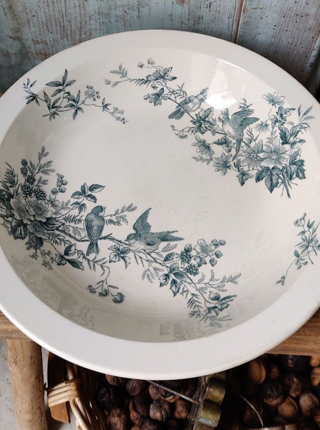 "Cute" hollow dish from Longwy