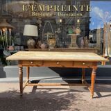 Farm table
