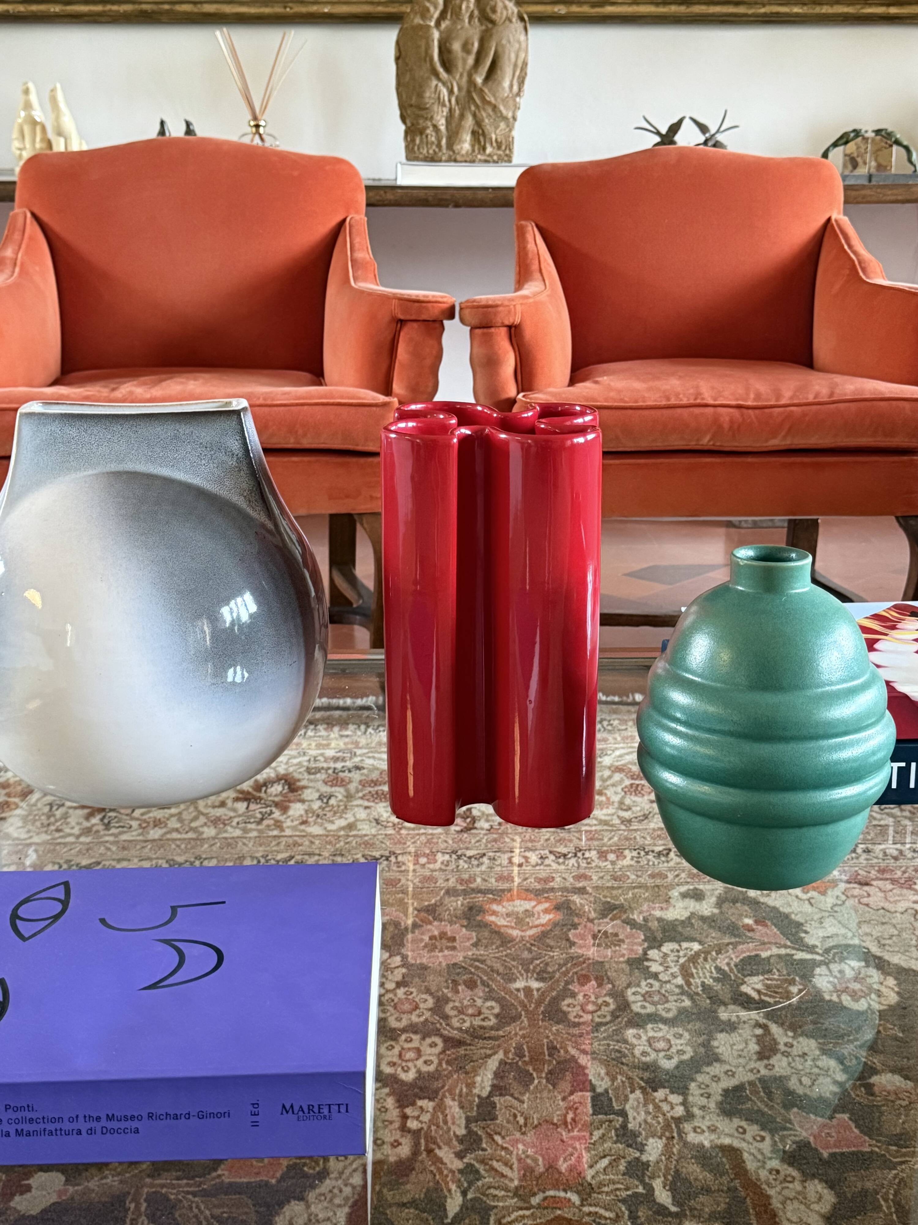 Franco Bettonica, Space age rare red ceramic vase, Gabbianelli Italy ca. 19