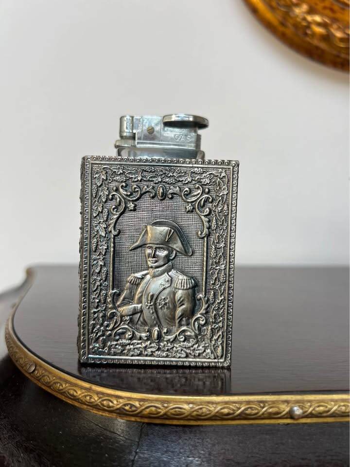 Napoleon lighter