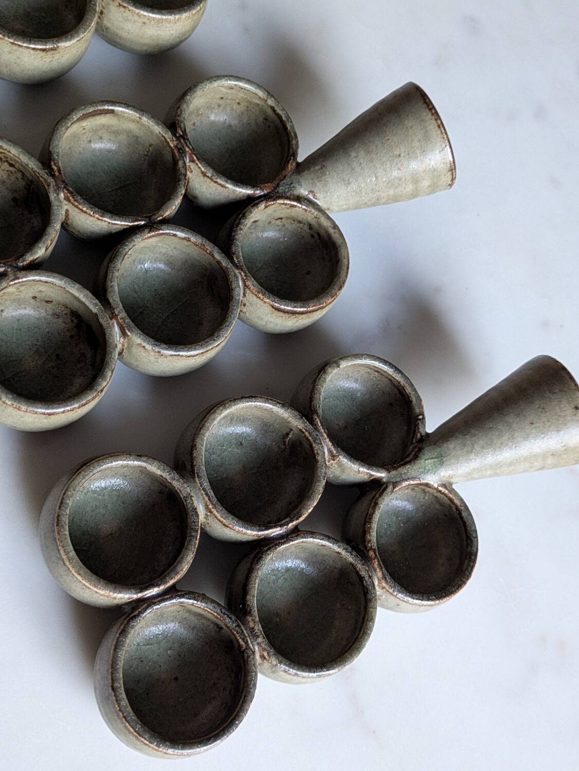 Buralist earthenware cauldrons.