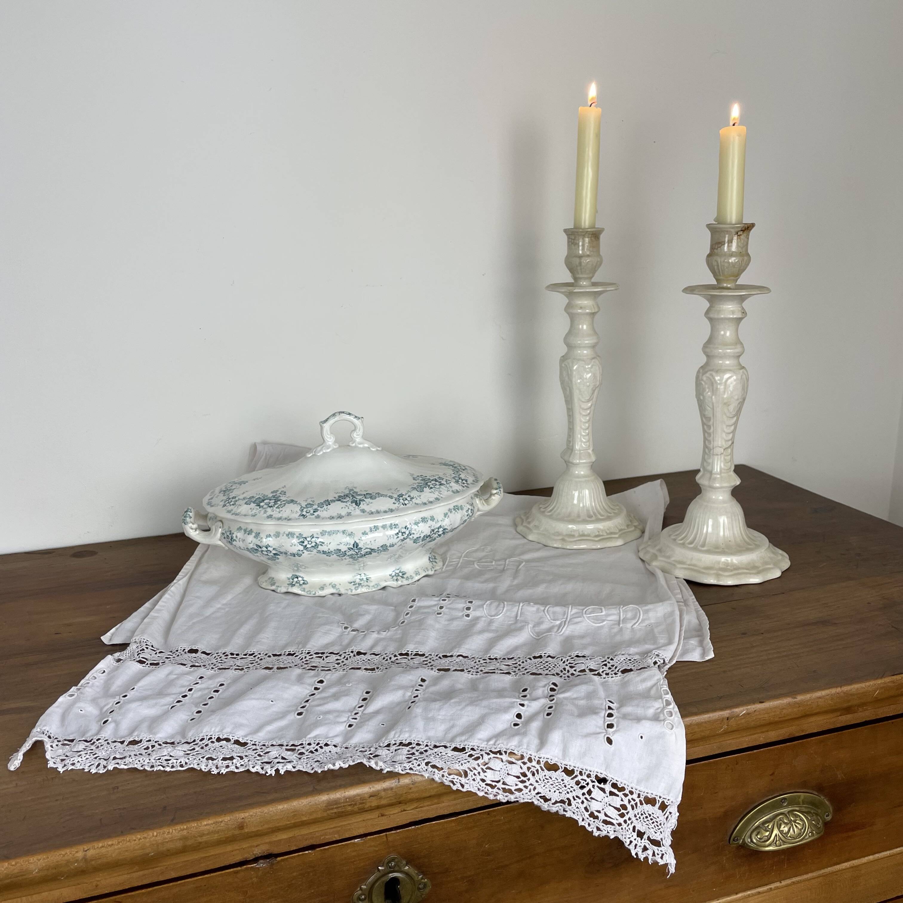 Covered dish, vegetable dish in Maastricht earthenware, Clara model