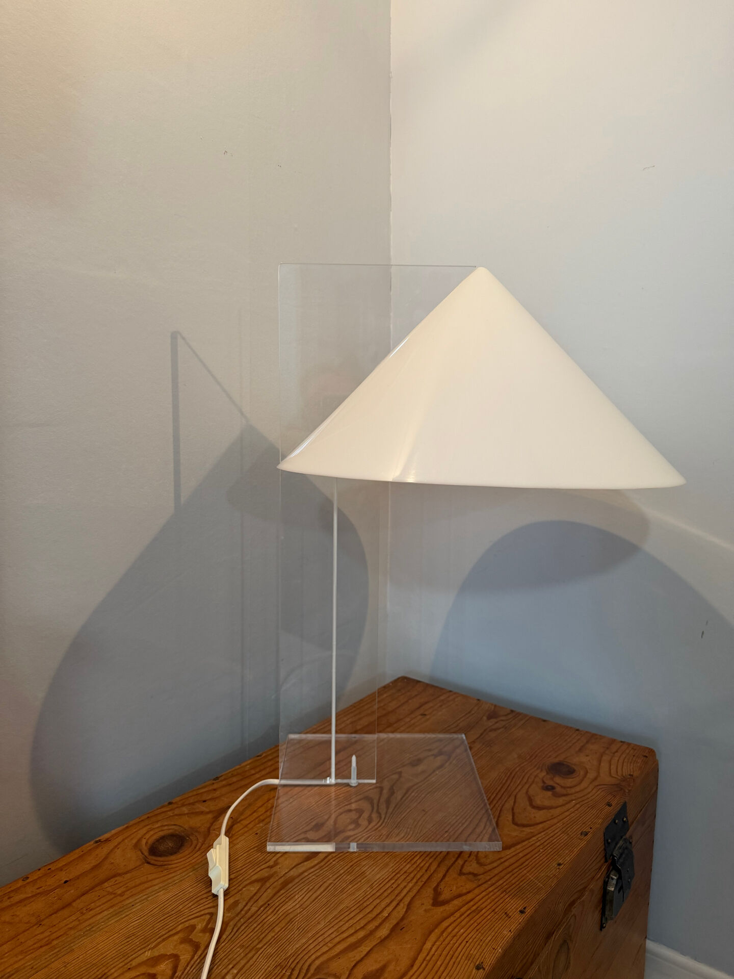 Minimalist design table lamp Harco Loor in plexiglass and perspex