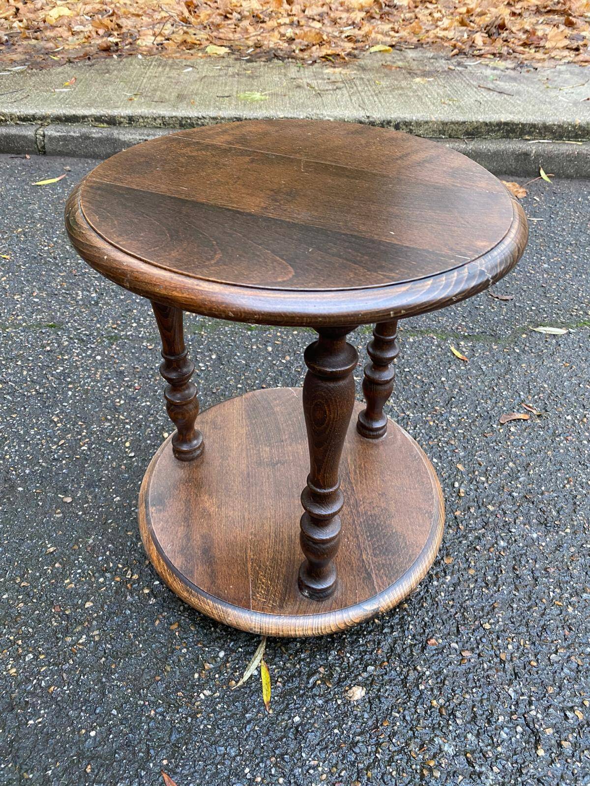 Small round vintage shelf in solid oak, circa 1900