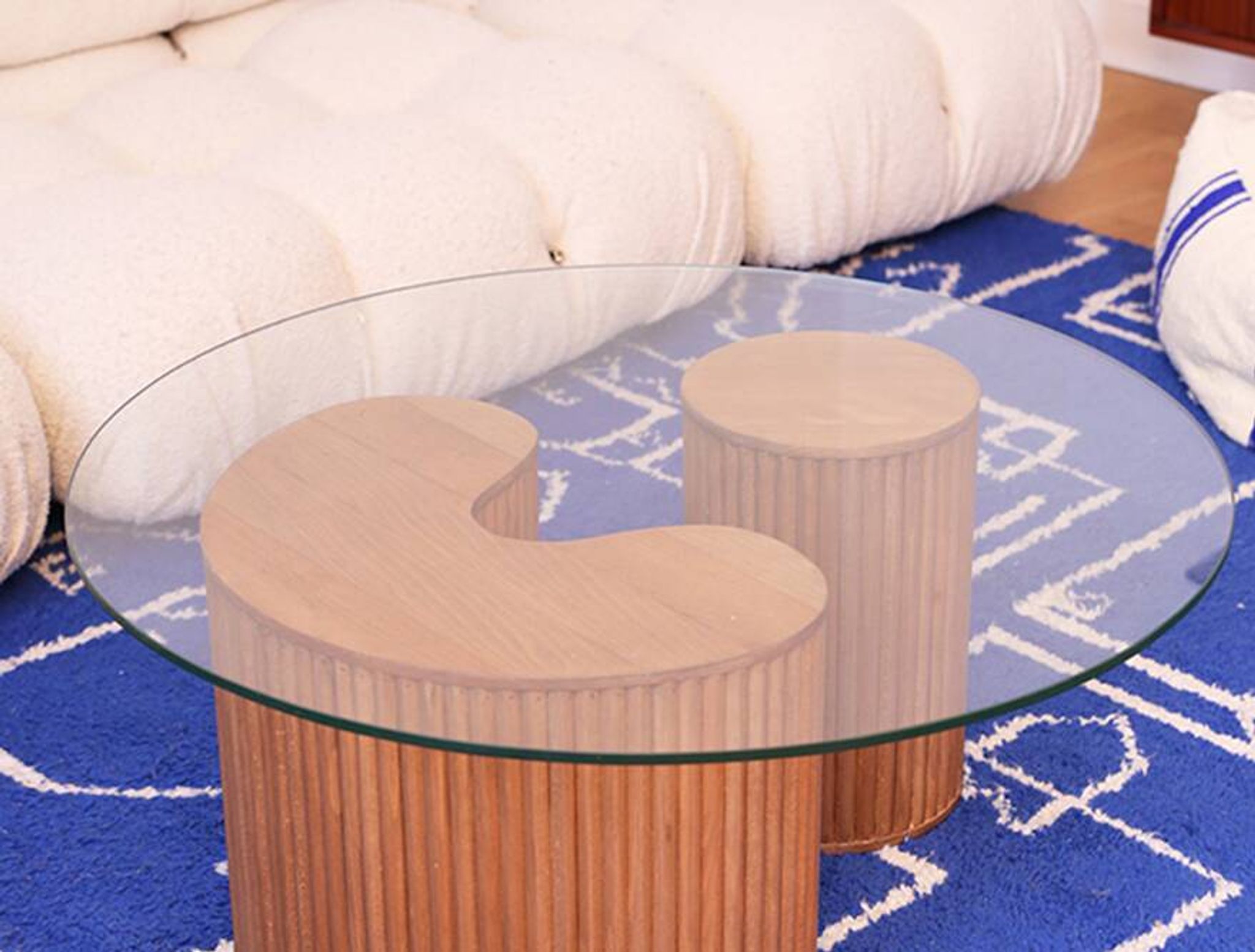 Table en bois de sapin et verre faite-main au Maroc