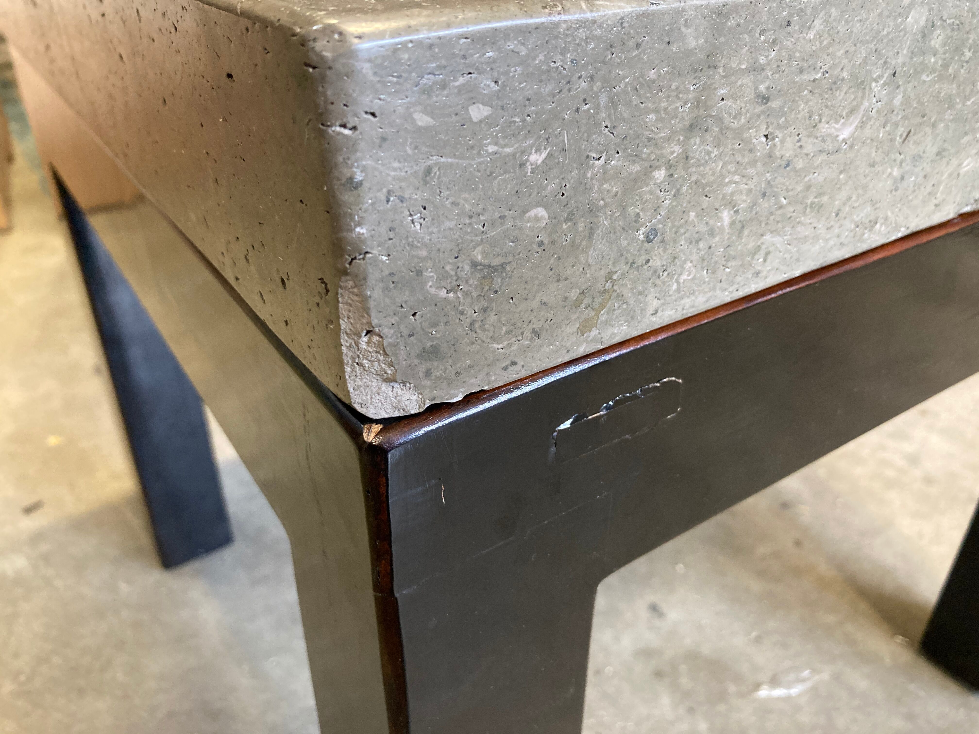 Set of two side tables