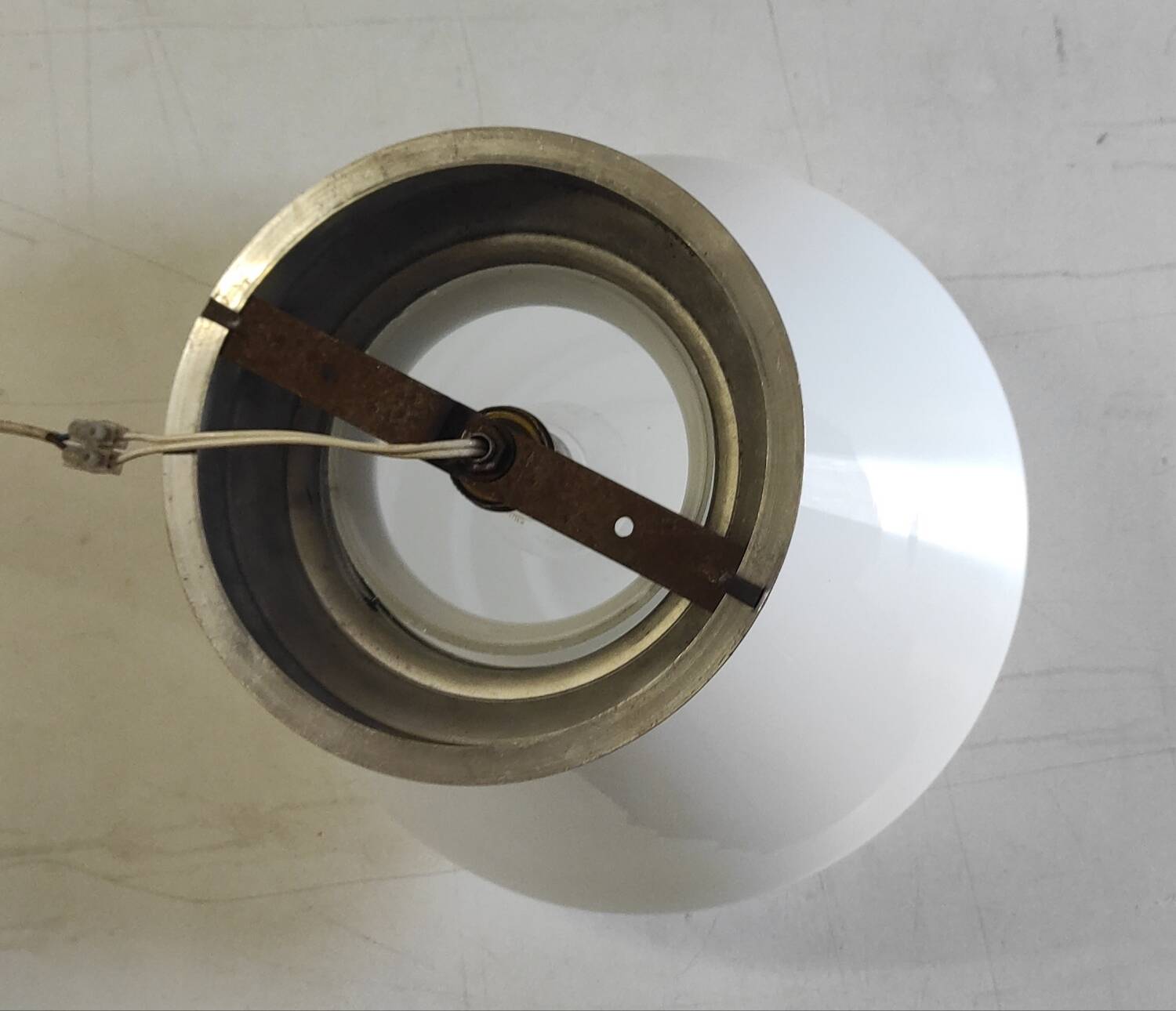 Plafonnier opaline style Bauhaus - début XXéme