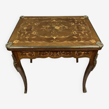 Table a jeu de style Louis XV en marqueterie de bois de précieux circa 1880