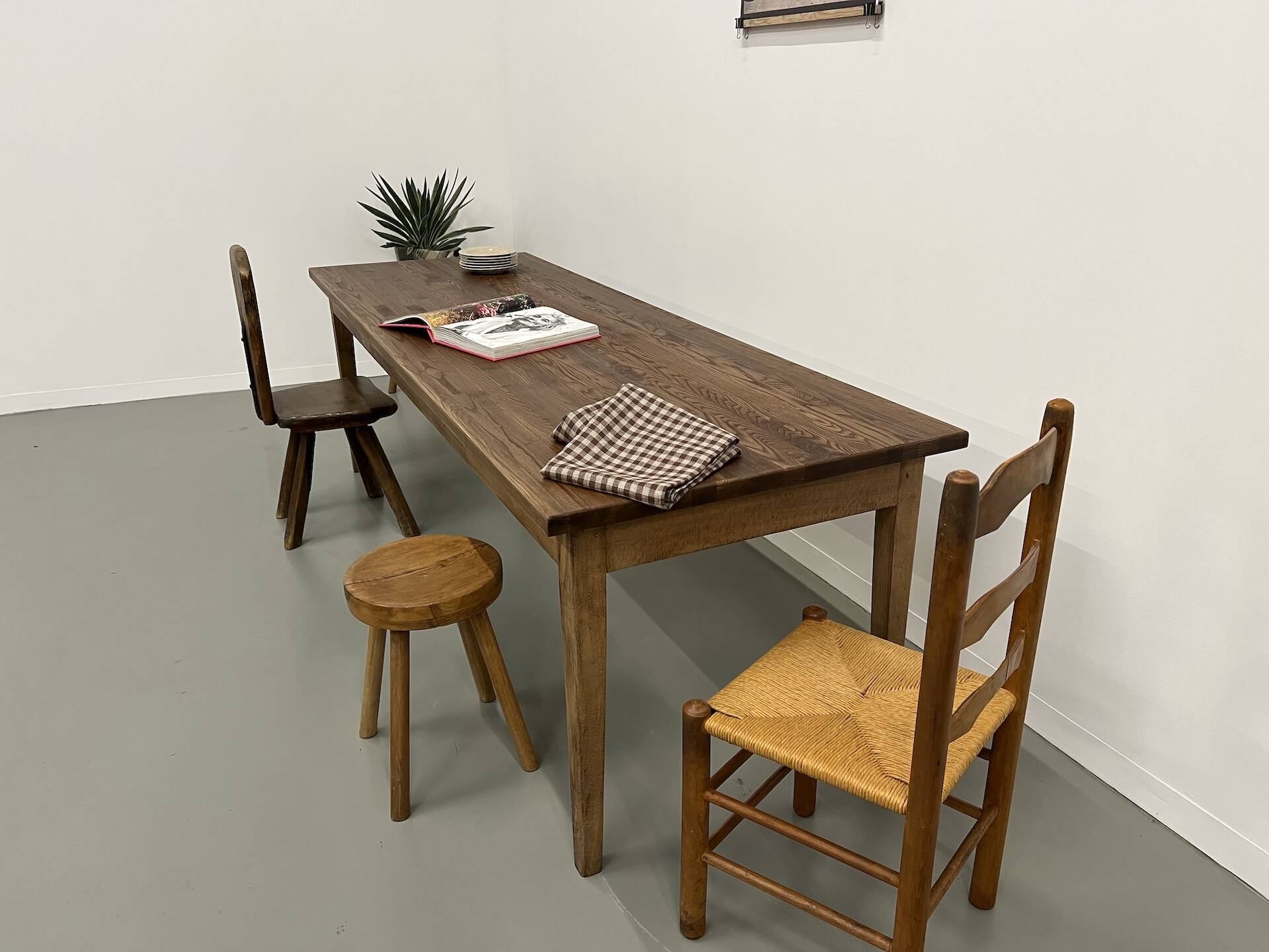 Farmhouse table with spindle legs in solid beech and ash