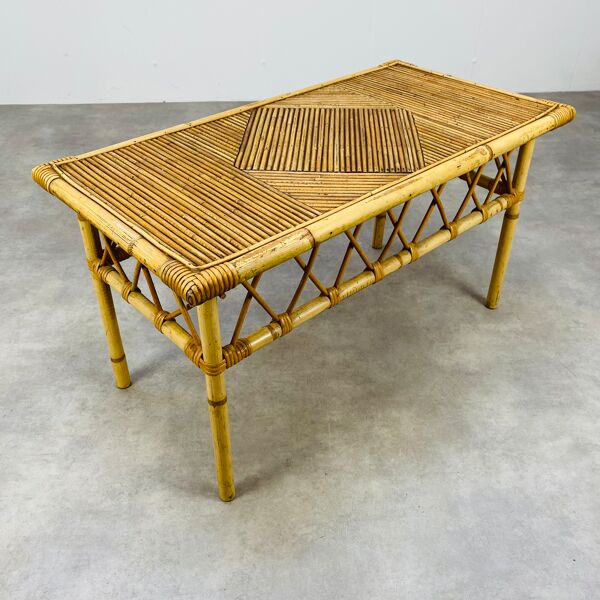 Table basse rotin années 60 et porte revue bambou