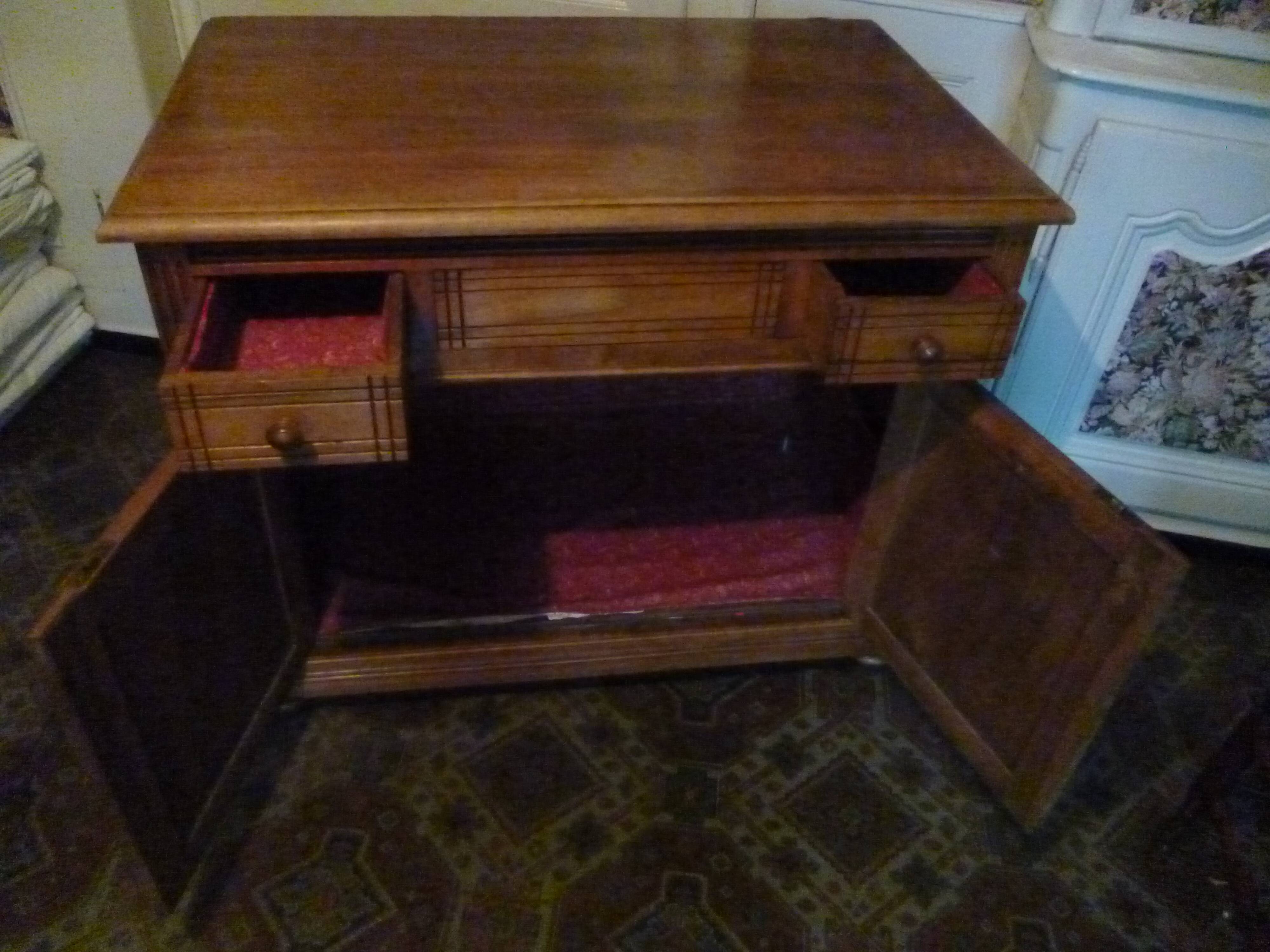 Toilet dresser