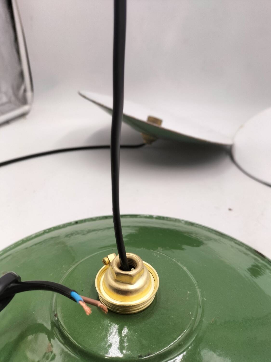 4 suspensions en tôles émaillées