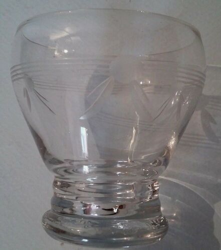 Série de petits verres début XXème verre gravé