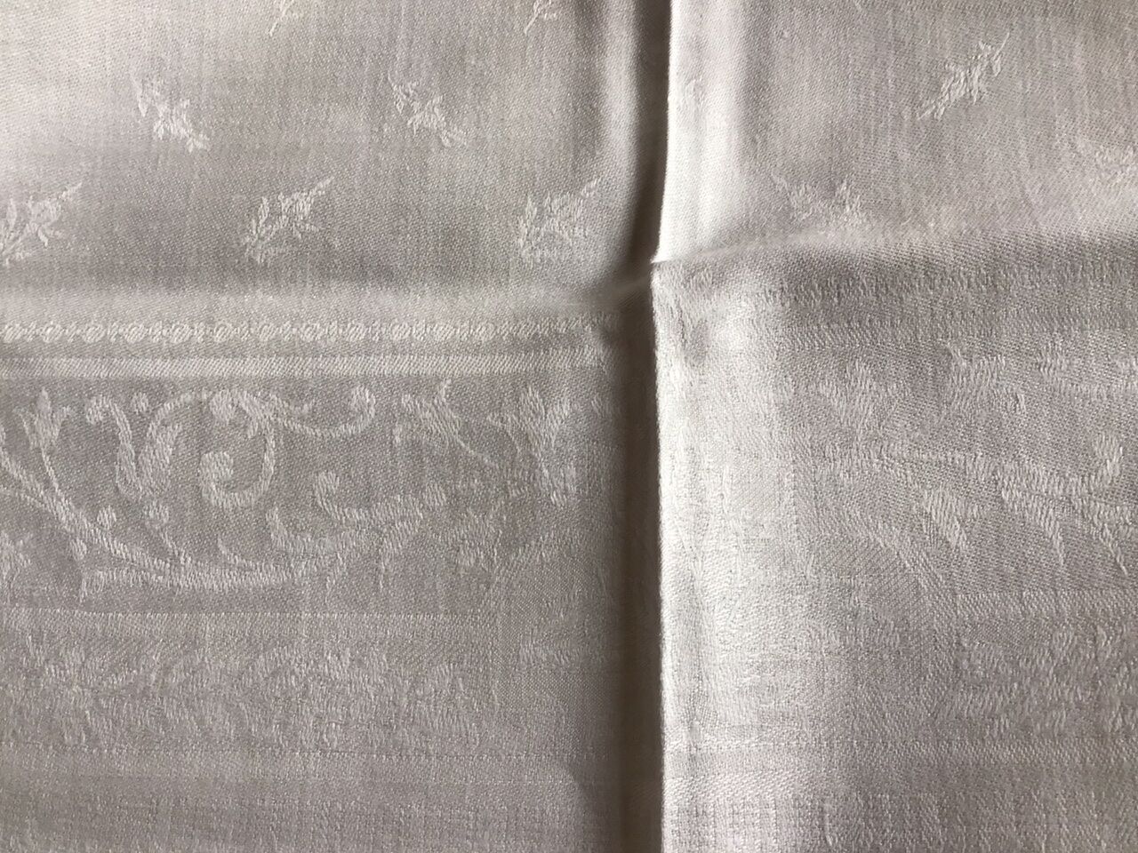 Set of 5 large napkins.