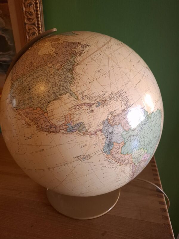 Globe terrestre lumineux colombus