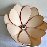 Suspension lotus flower petals