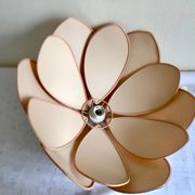 Suspension fleur de lotus pétales