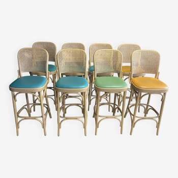 Lot de 8 chaises hautes de bar type Thonet cannage, bois clair et skaï de couleur