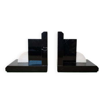 Geometric bookends in black marble and white stone in Art Deco style.