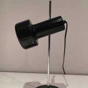 Lampe réglable en métal laqué noir et chrome. Travail français. Vers 1970
