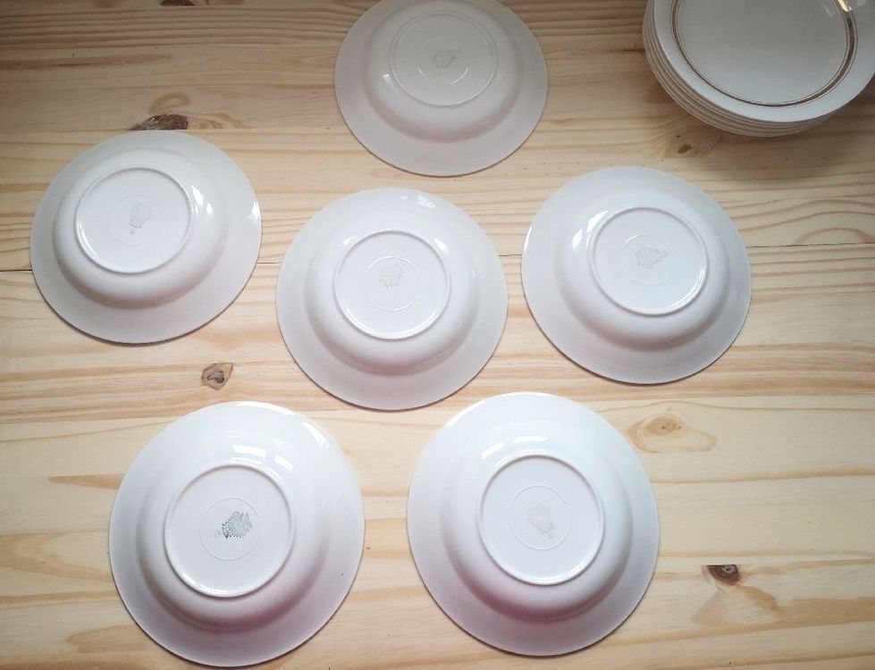 12 Villeroy & Boch cream plates with golden edging, 6 flat and 6 hollow plates