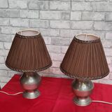 pairs of tin lamps and pleated lampshades h40x26 electricity to super condition standards