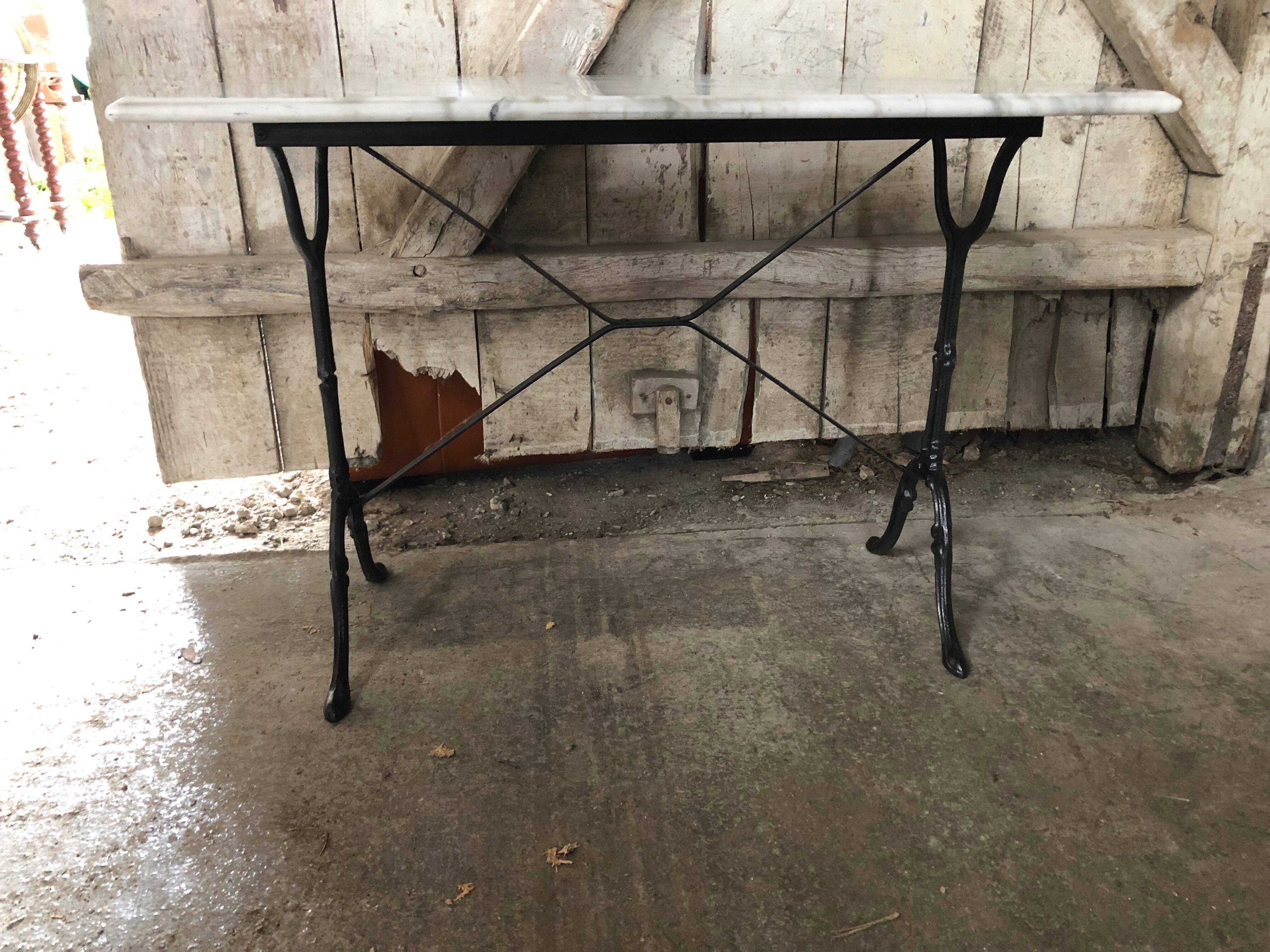 Old bistro table pied fer wrought black + white marble top vintage